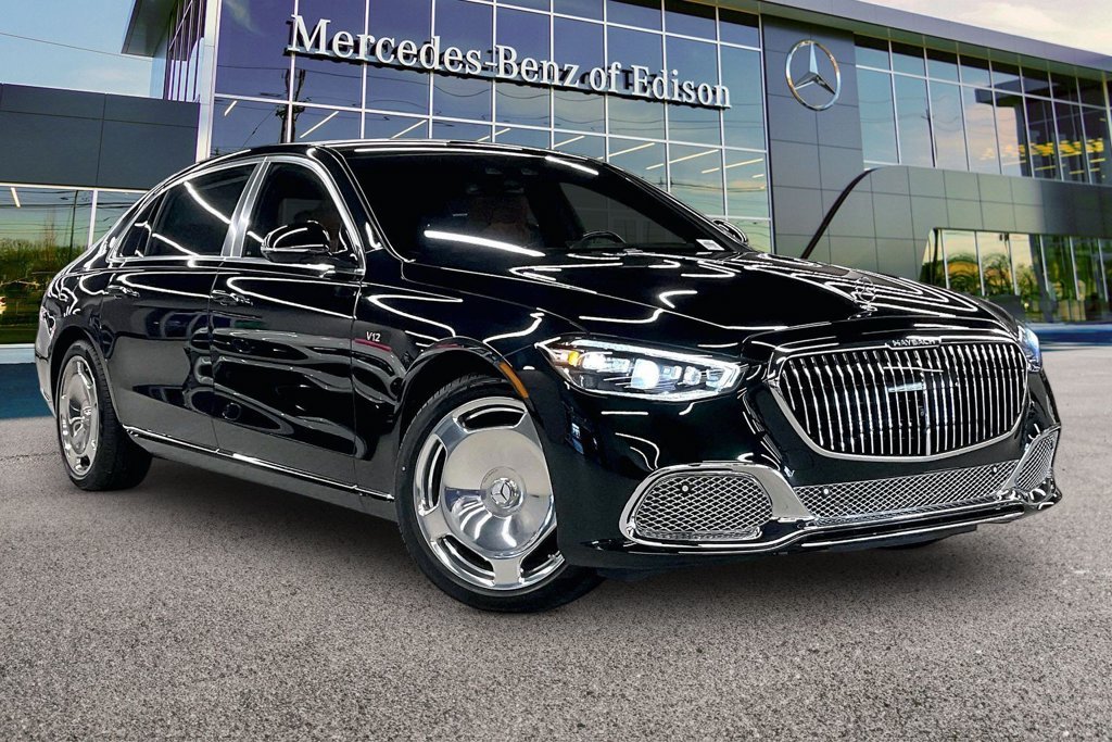 New 2026 Emerald Green Metallic Mercedes-Benz Maybach S 680 image 1