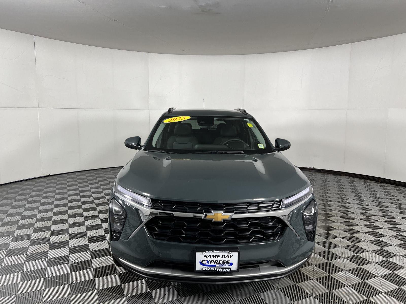 Used 2025 Cypress Gray Chevrolet LT image 9