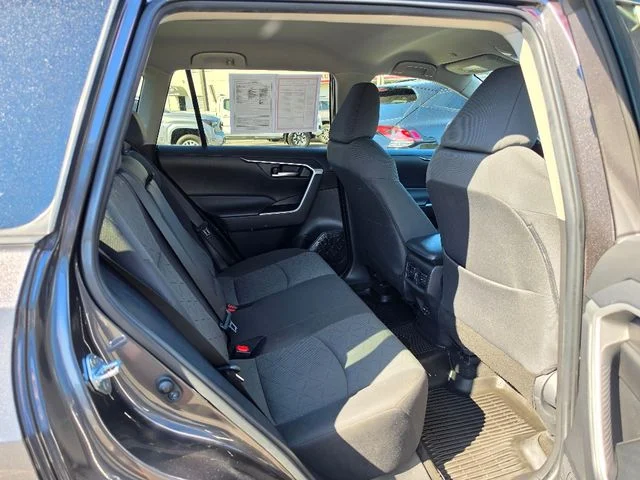 2024 Toyota RAV4 XLE - Photo 14