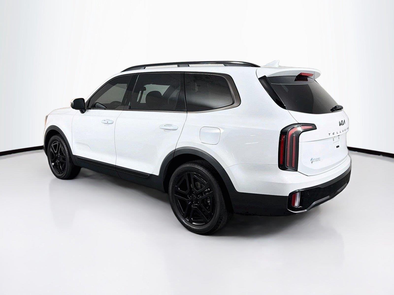 Used 2025  Kia EX X-Line image 9