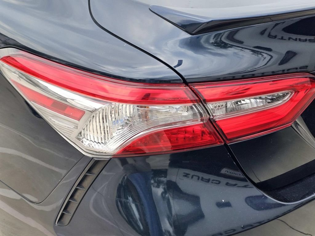Used 2018 Blue Toyota SE image 17