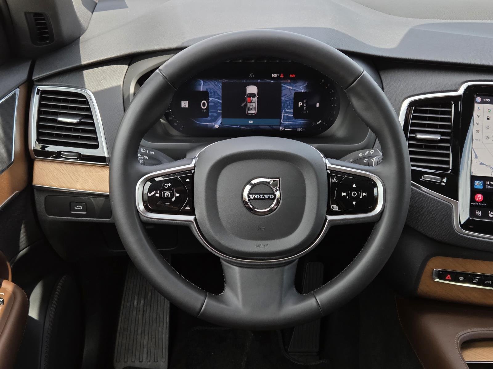 Used 2024 Onyx Black Metallic Volvo Plus Bright Theme image 18
