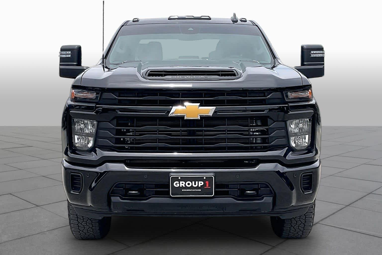 Used 2025 Black Chevrolet Custom image 4