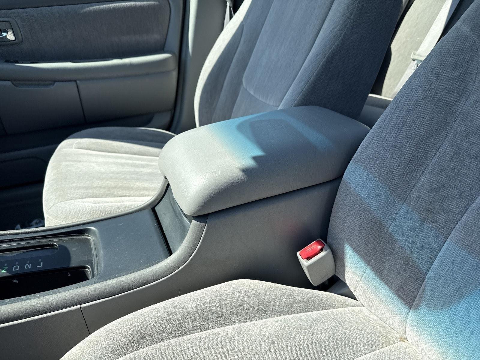 Used 2002 Lunar Mist Metallic Toyota XL image 17