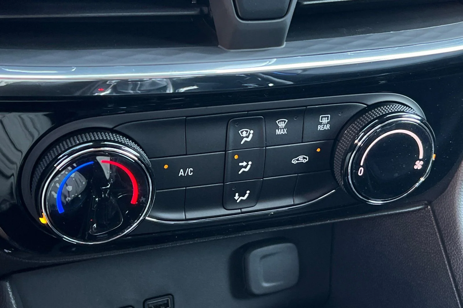 2026 Buick Encore GX Sport Touring - Photo 18