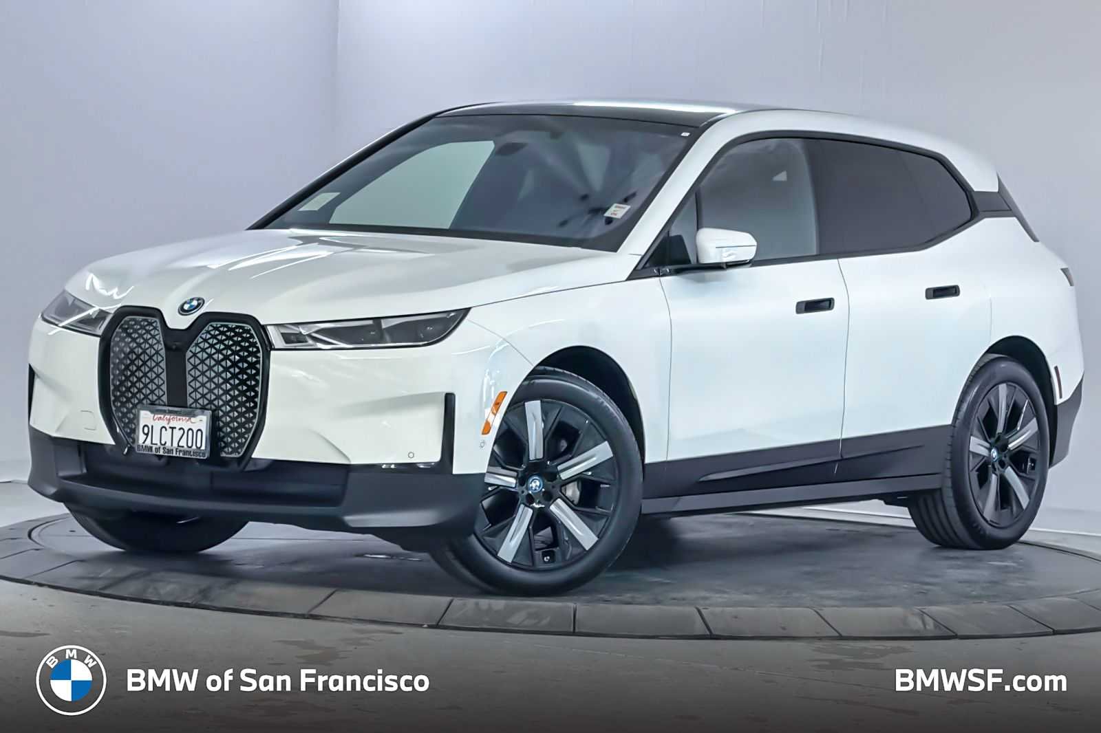 2024 BMW iX xDrive50's photo