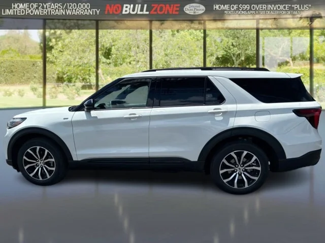 New 2026 Star White Metallic Tri-Coat Ford ST-Line image 2