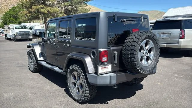 Used 2018 Gray Jeep Sahara 4x4 image 5