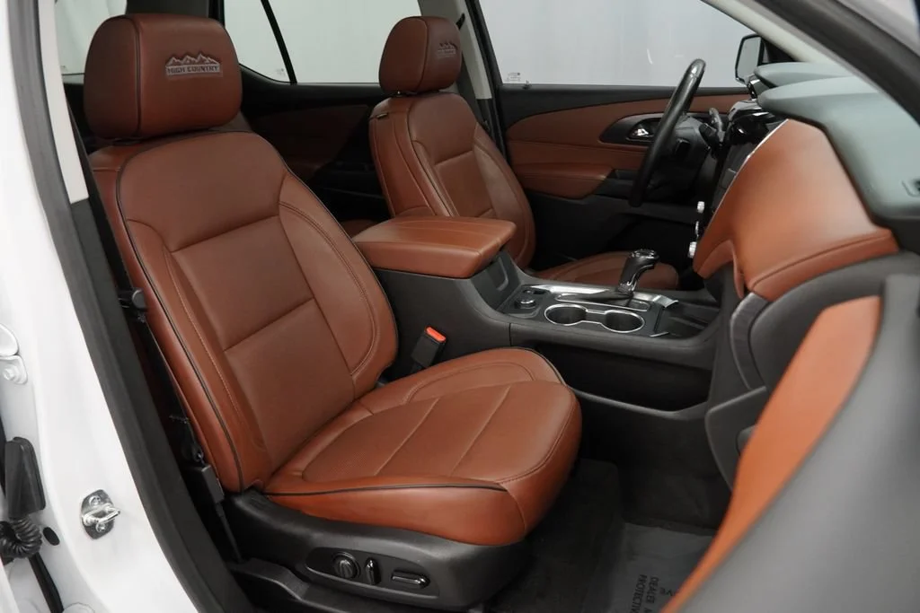 Used 2019 IRIDESCENT PEARL TRICOAT Chevrolet High Country image 32
