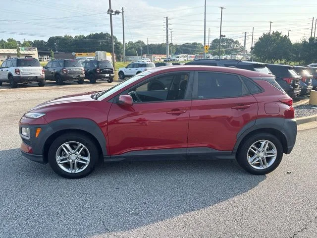 Used 2019 Red Hyundai SE image 5
