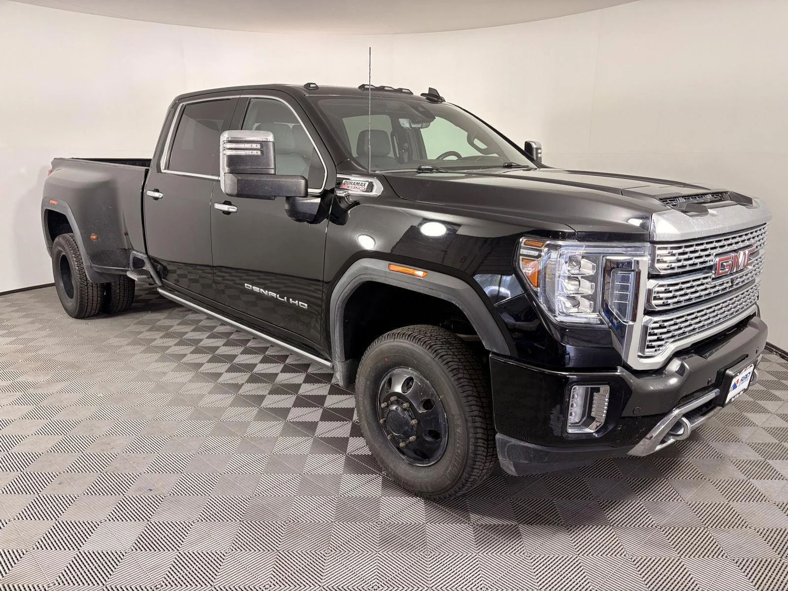 Used 2023 Onyx Black GMC Denali DRW image 12