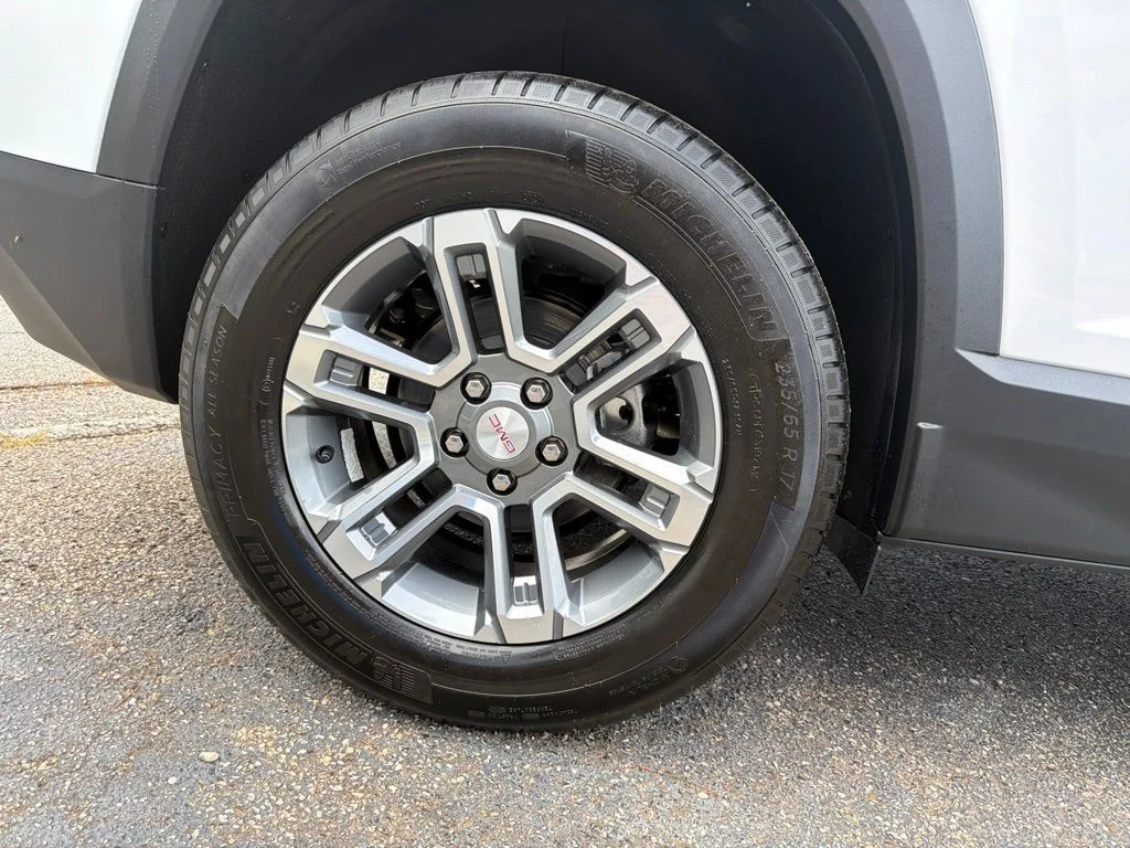New 2027 Summit White GMC Elevation image 11