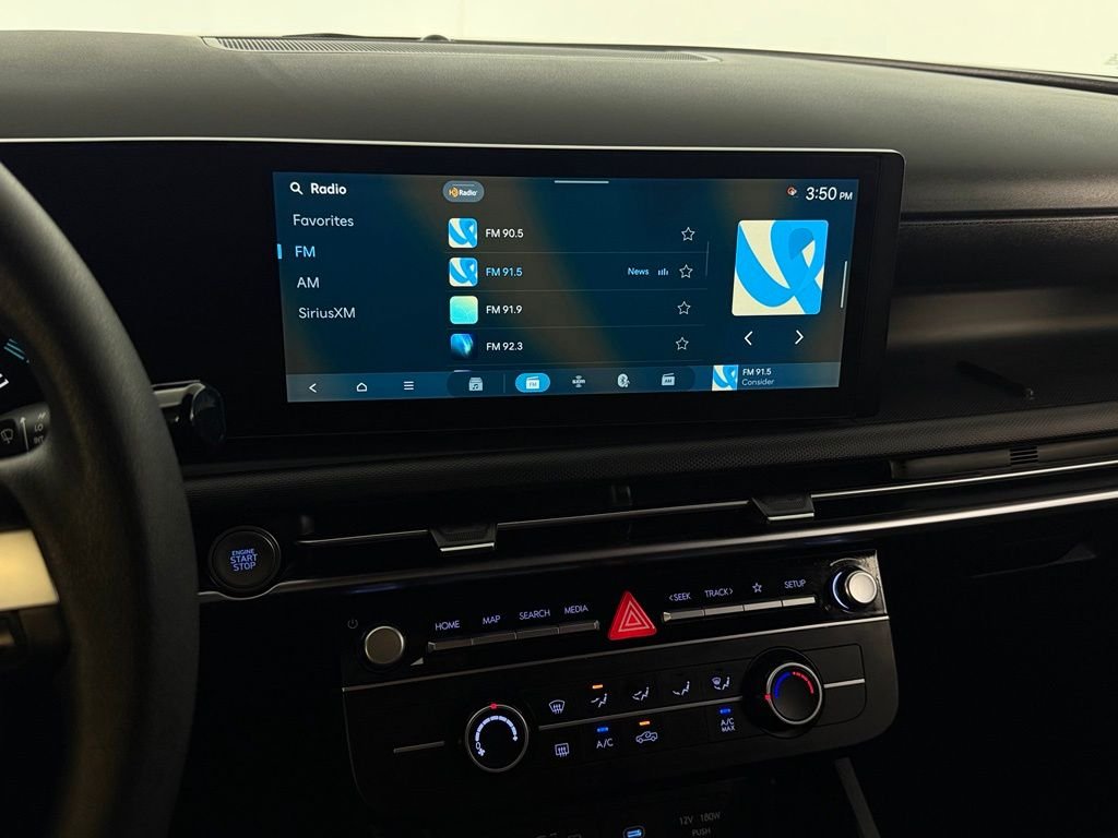 Used 2025 White Hyundai SE image 19