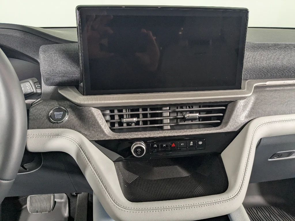 New 2026 CARBONIZED GRAY METALLIC Ford Platinum image 23
