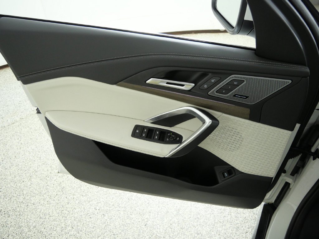 New 2027 Alpine White BMW xDrive28i image 31