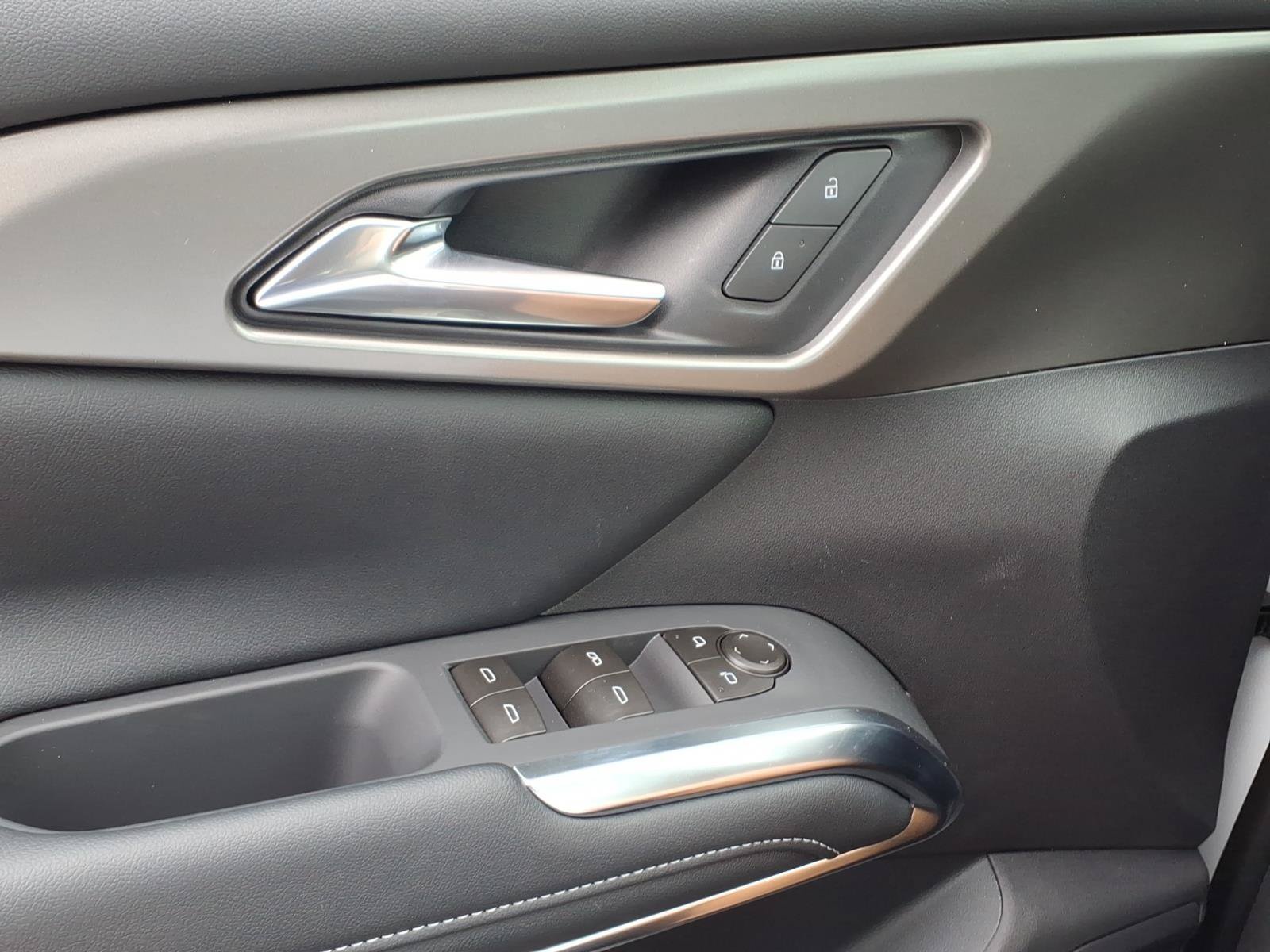 New 2027 Summit White Chevrolet LT image 13