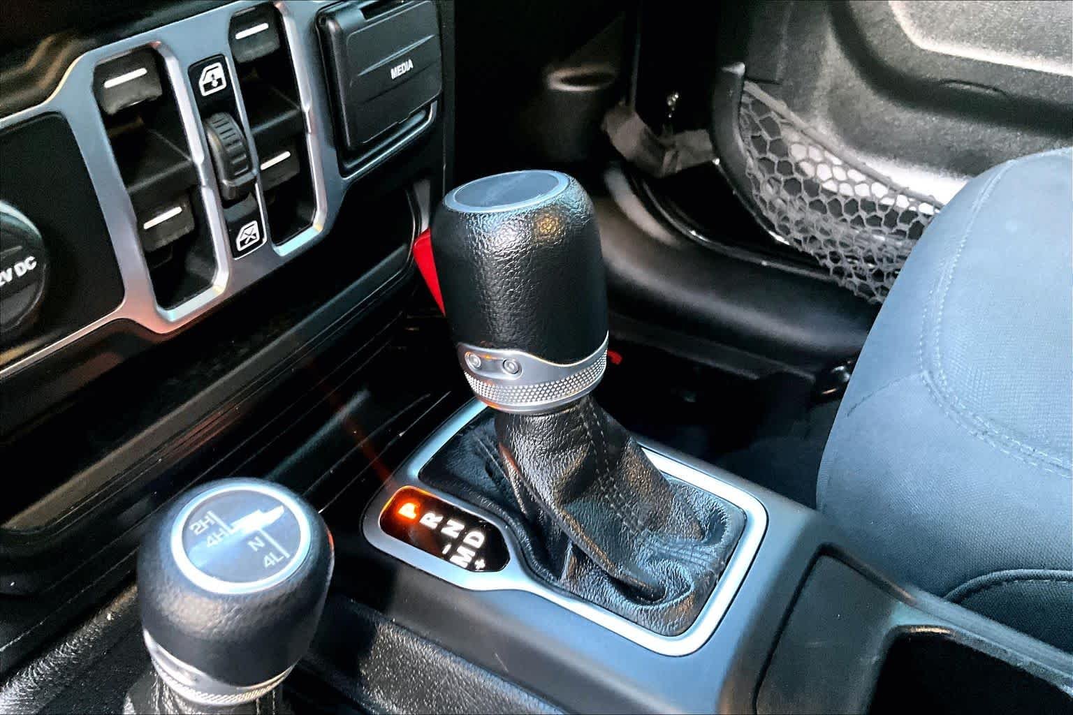 Used 2020 Black Clearcoat Jeep Sport S image 16