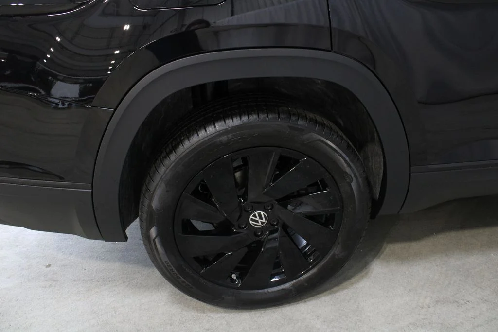 New 2026 Black Volkswagen 2.0T SE w/Technology image 27