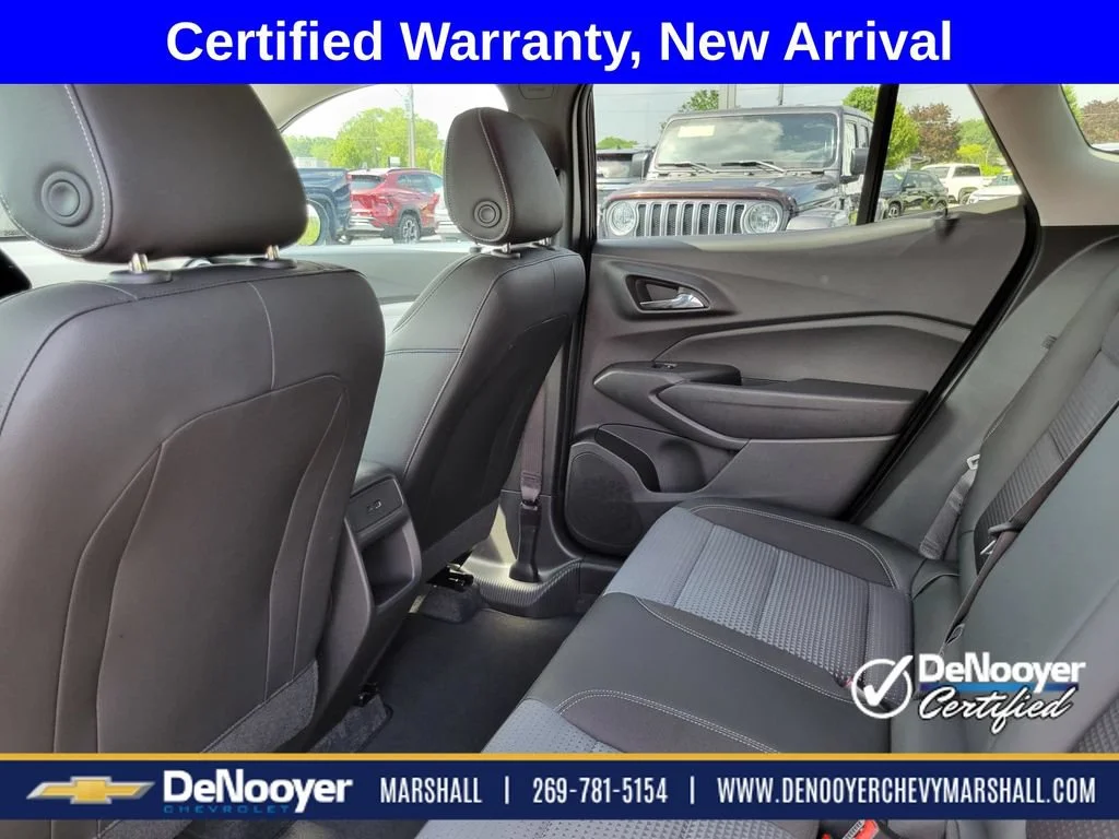 Used 2025 Mosaic Black Metallic Chevrolet LT image 21