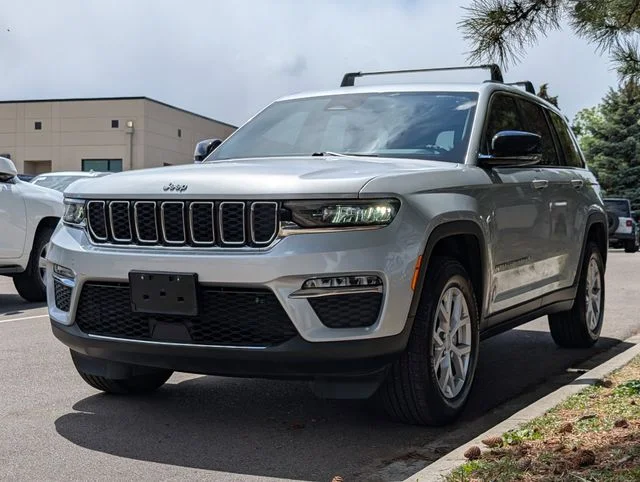 Used 2022 Silver Jeep Limited image 5