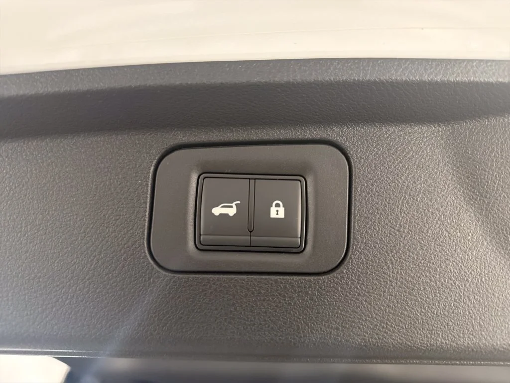 New 2026 Everest White TriCoat / Super Black Two-tone Nissan Platinum Reserve image 9