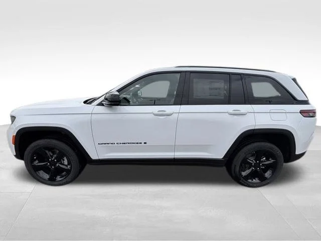 New 2025 Bright White Clear-Coat Exterior Paint Jeep Altitude X image 3
