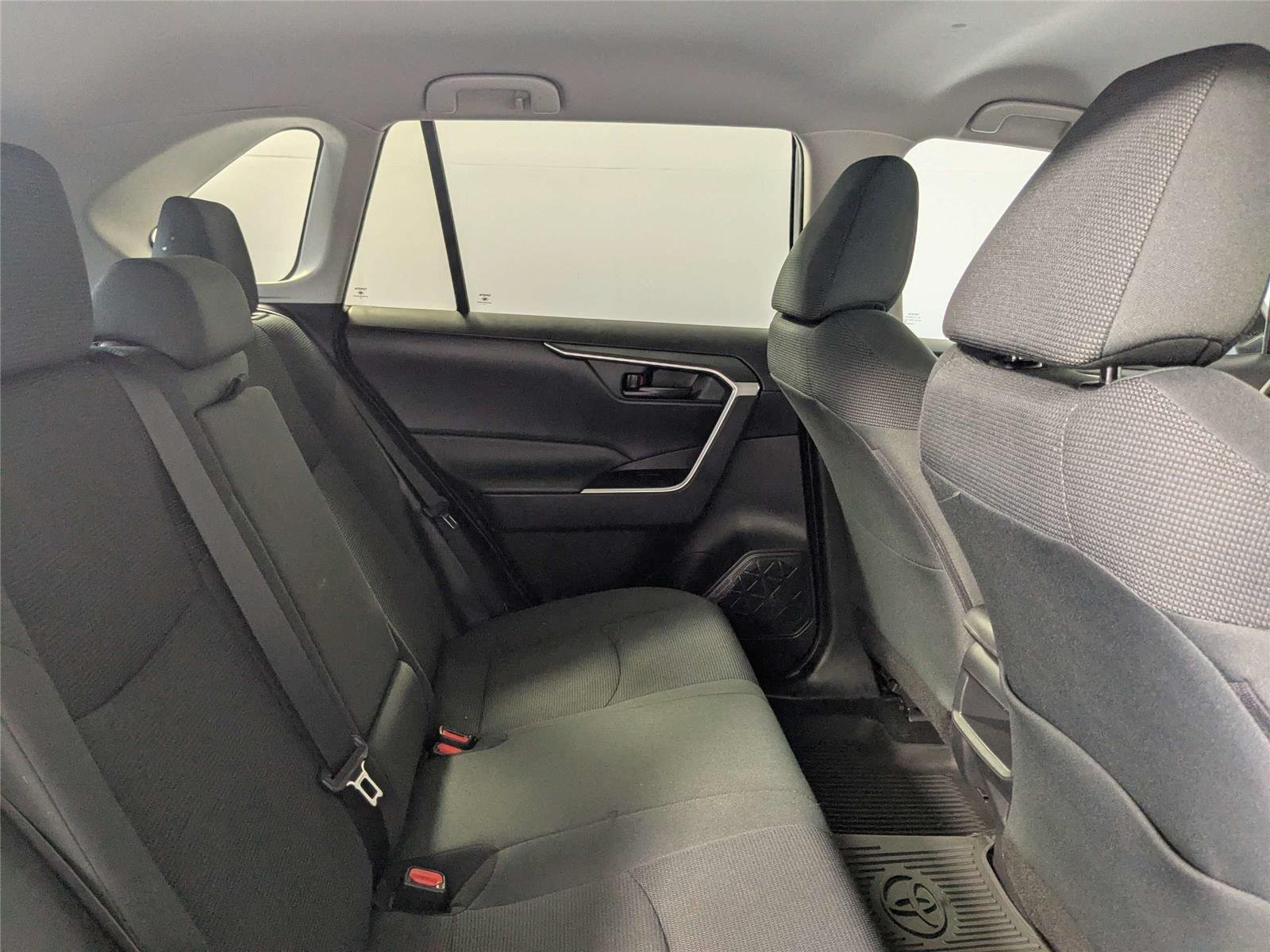 Used 2020 Magnetic Gray Metallic Toyota LE image 28