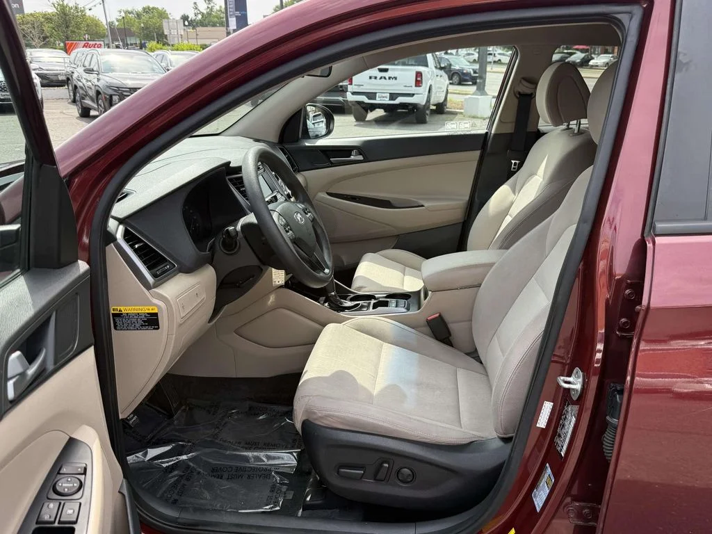 Used 2016 Red Hyundai SE image 12