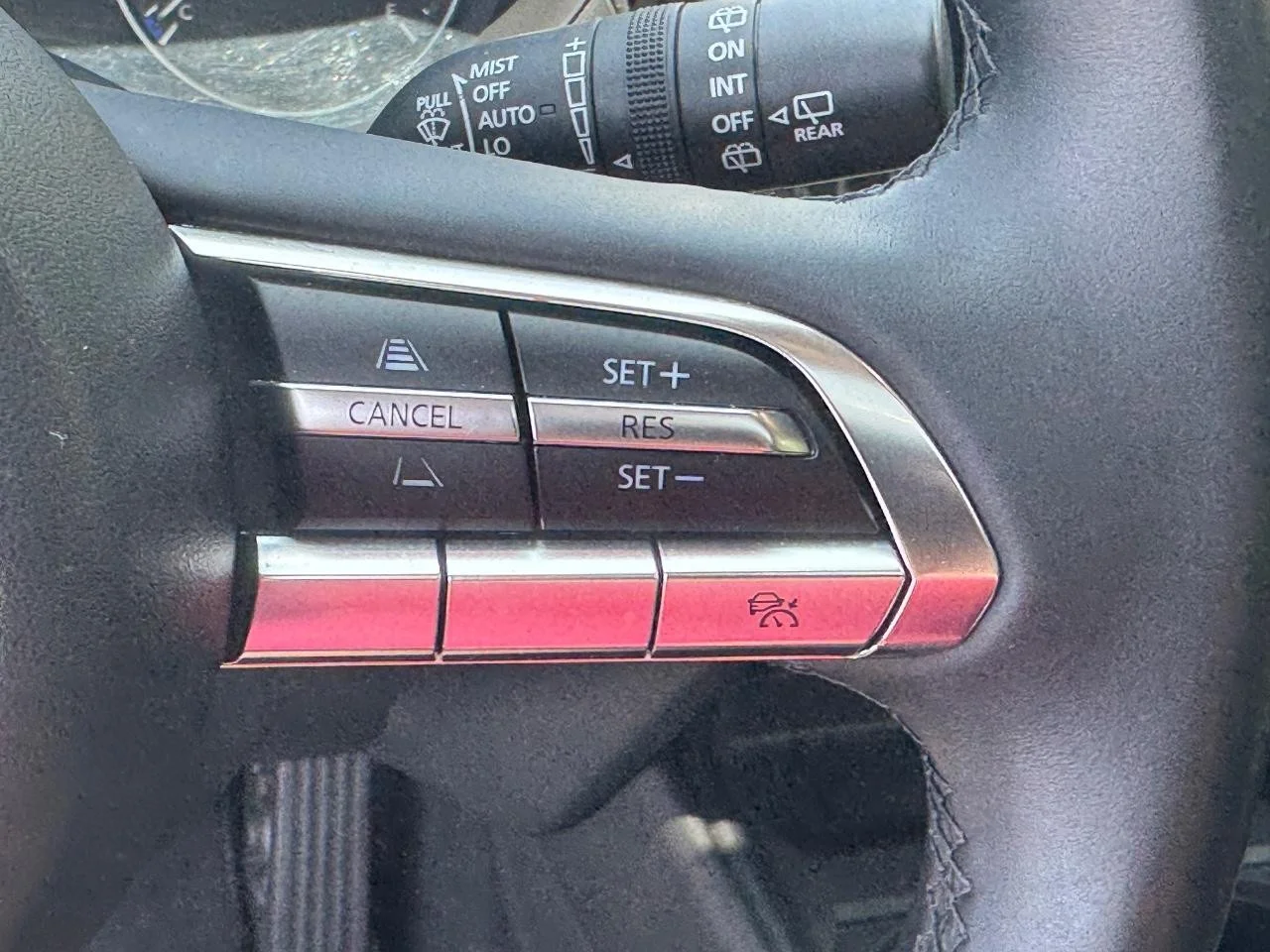 Used 2025 Wind Chill Pearl Mazda Premium Plus image 23