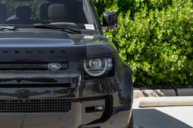 New 2026 Santorini Black Metallic Land Rover X image 44