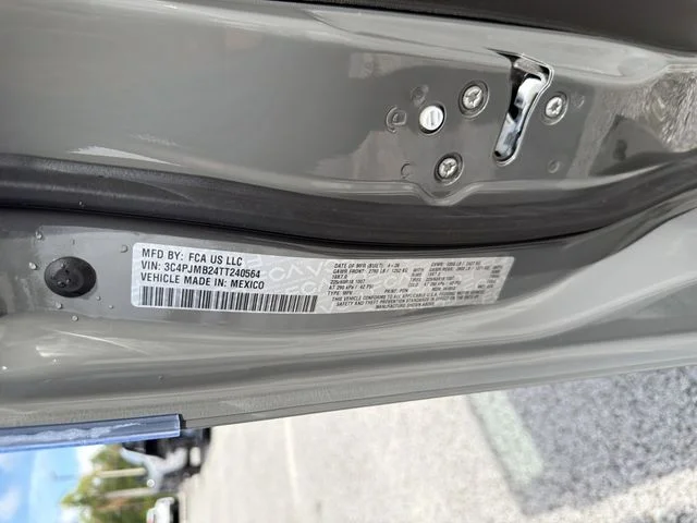 New 2026 Sting-Gray Clear-Coat Exterior Paint Jeep Laredo image 32