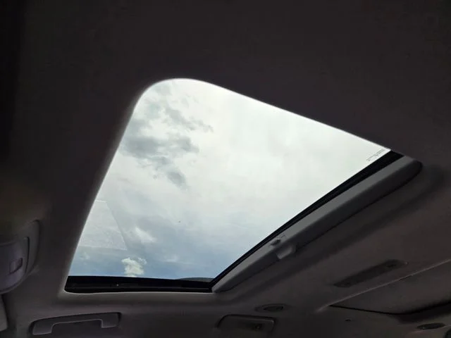 Used 2019 White GMC SLT-2 image 11