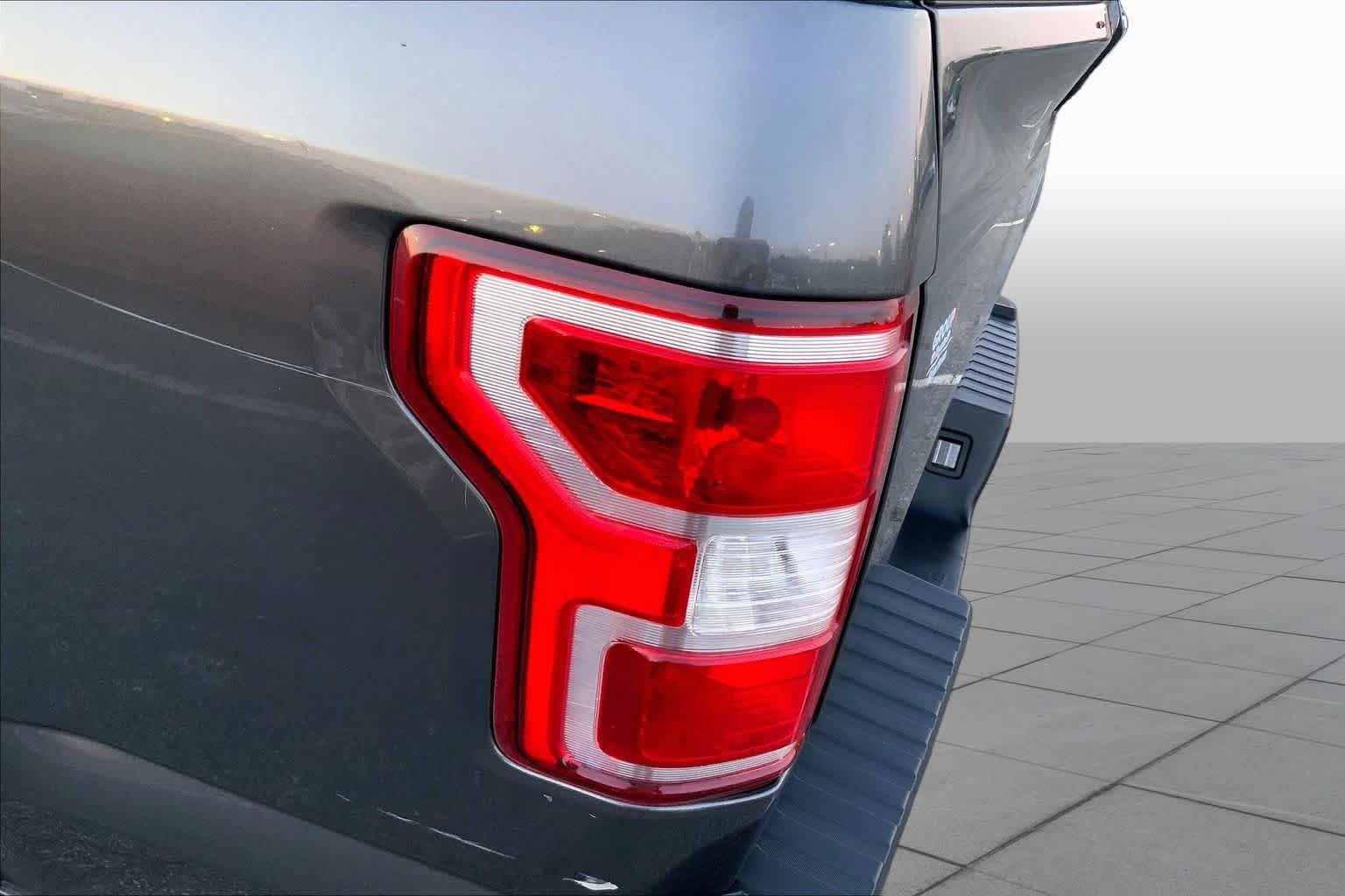 Used 2018 Magnetic Metallic Ford XLT image 25