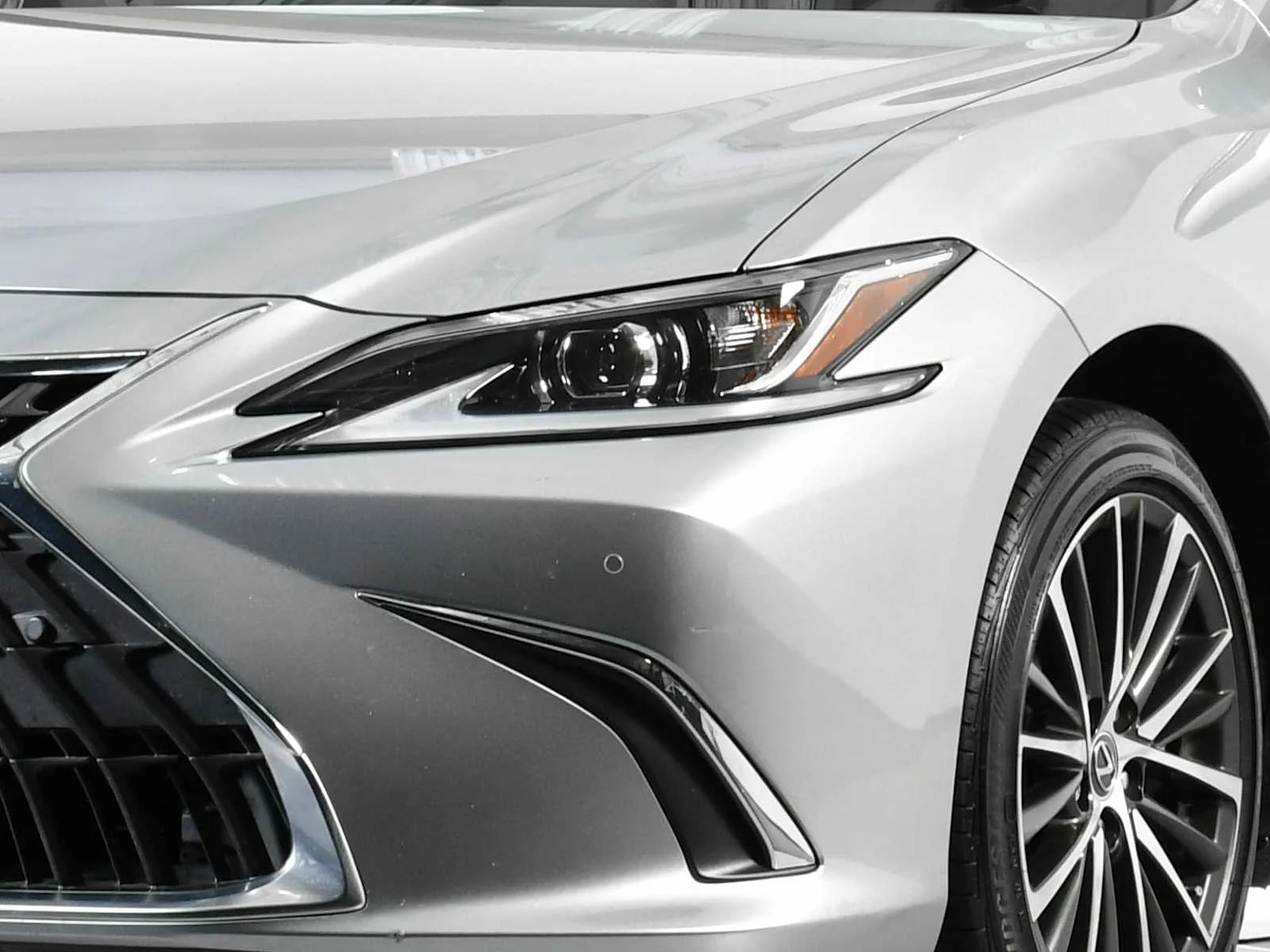 Certified Used 2024 IRIDIUM Lexus  image 9