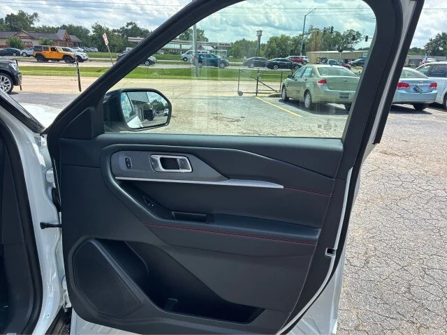 New 2026 Star White Metallic Tri-Coat Ford ST-Line image 20