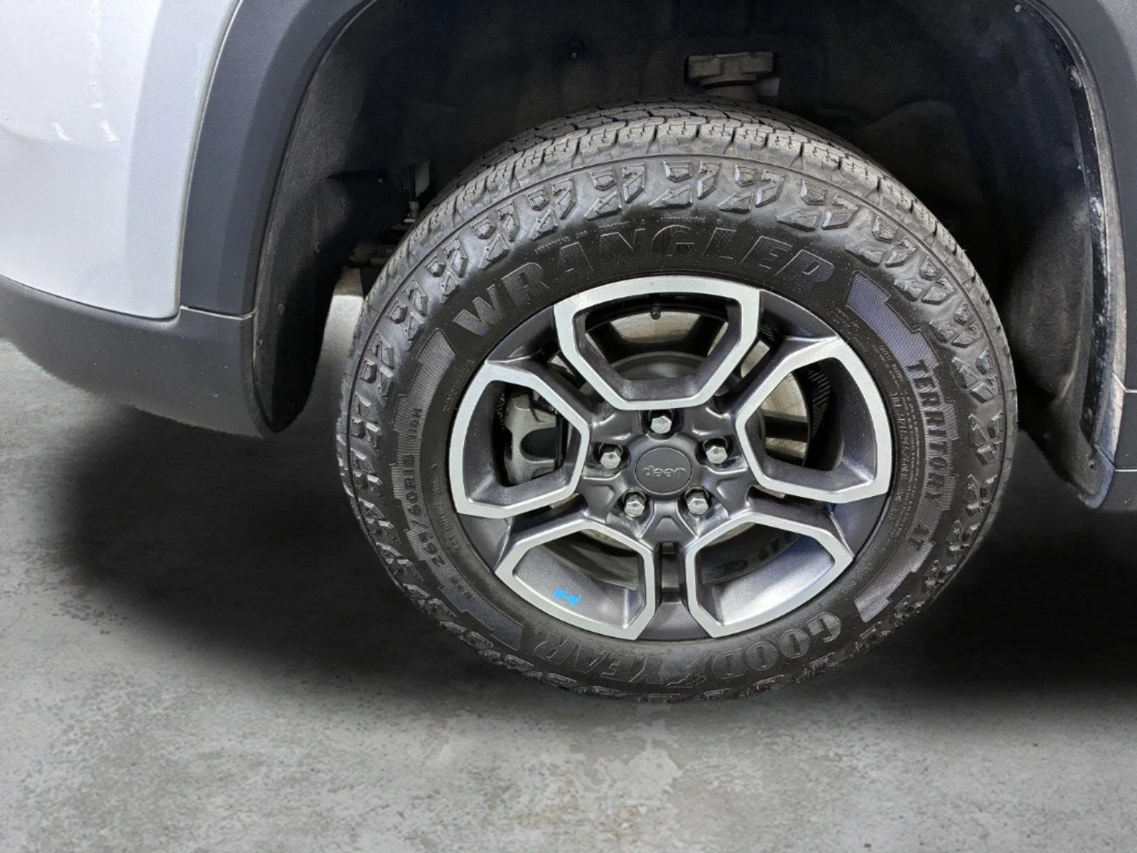 Used 2023 Silver Zynith Jeep Trailhawk image 15