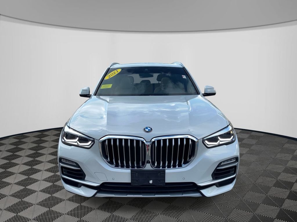 Used 2021 White BMW xDrive40i image 2