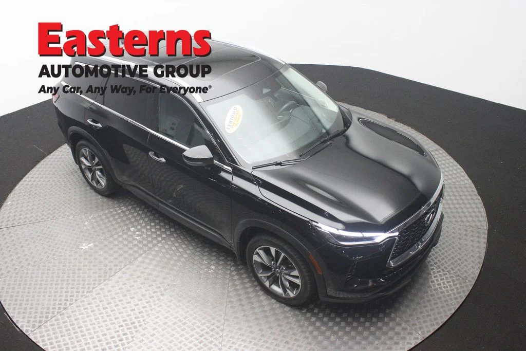 Used 2023 Black INFINITI LUXE image 3
