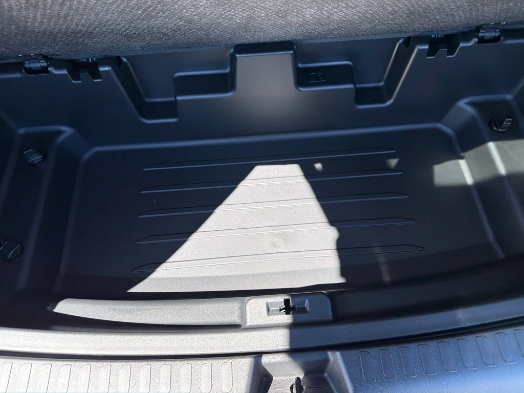 New 2027 Summit White GMC Elevation image 31