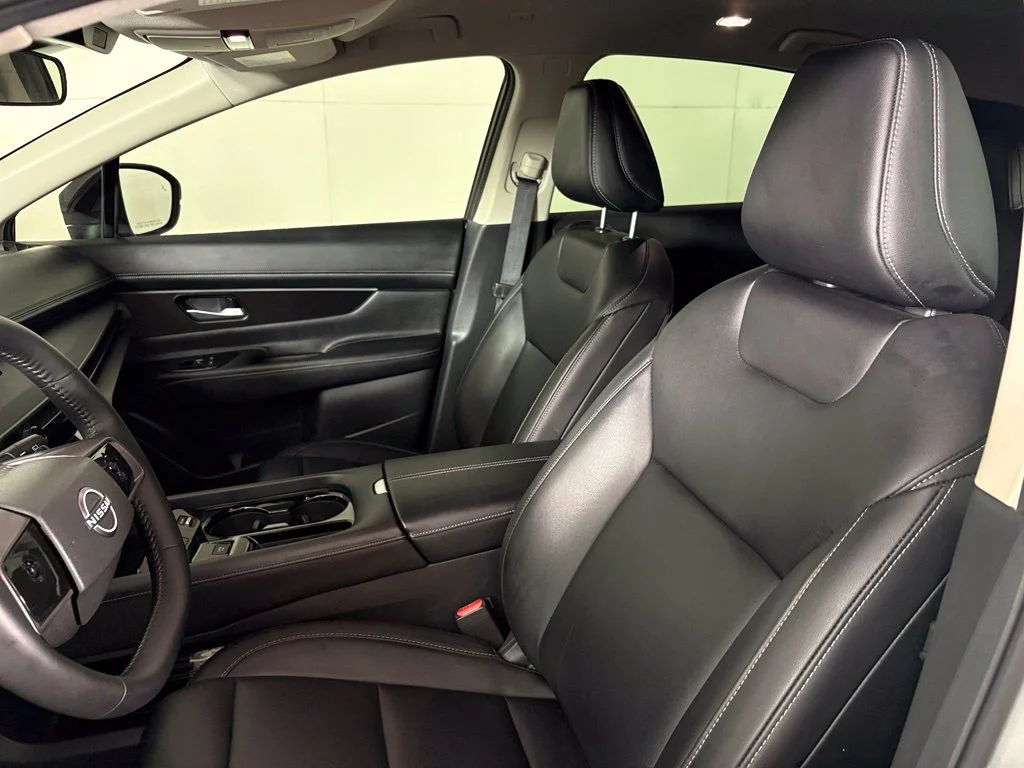 Used 2025 Silver Nissan SV image 18