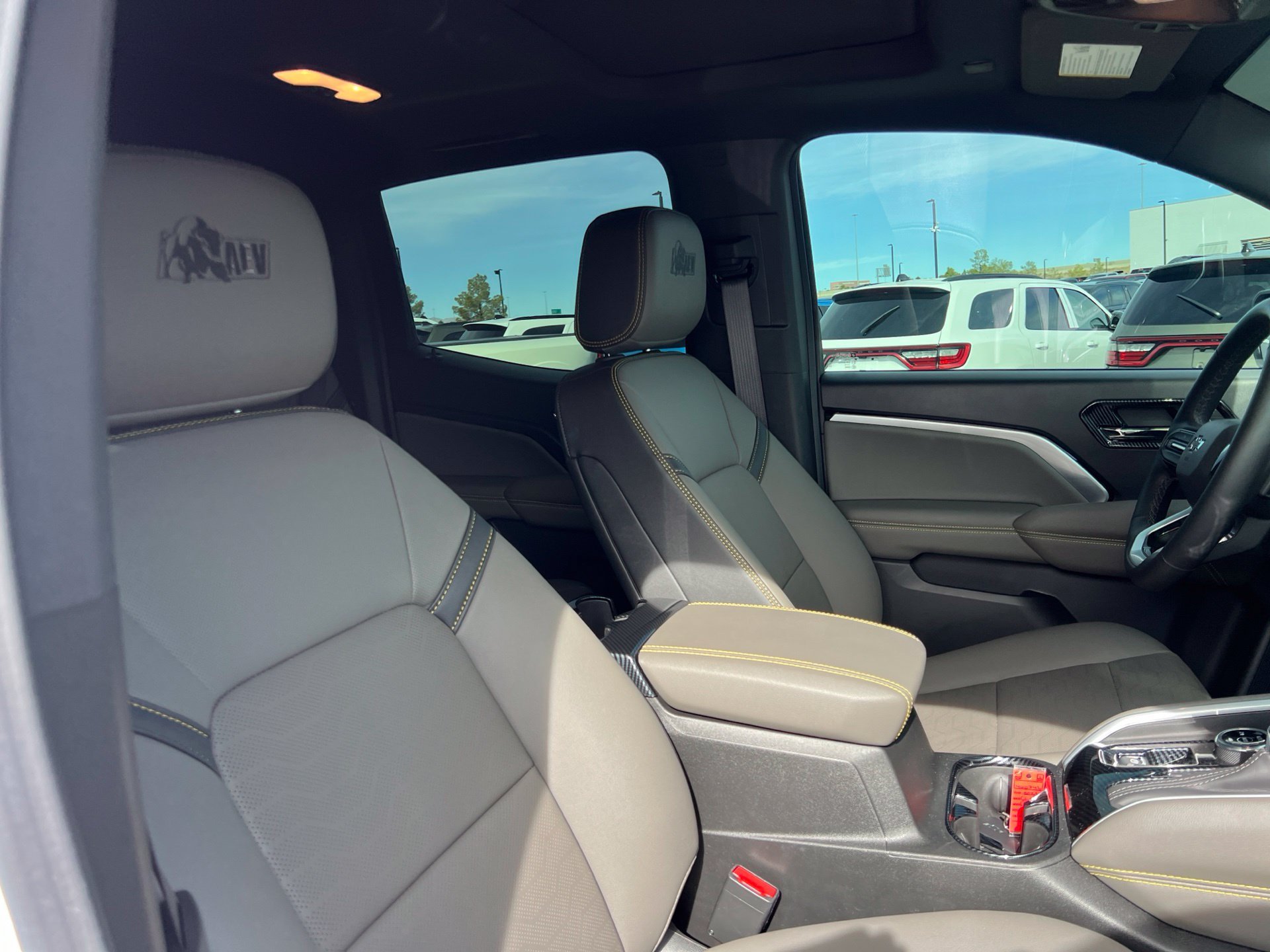 Used 2025 White Chevrolet ZR2 image 24