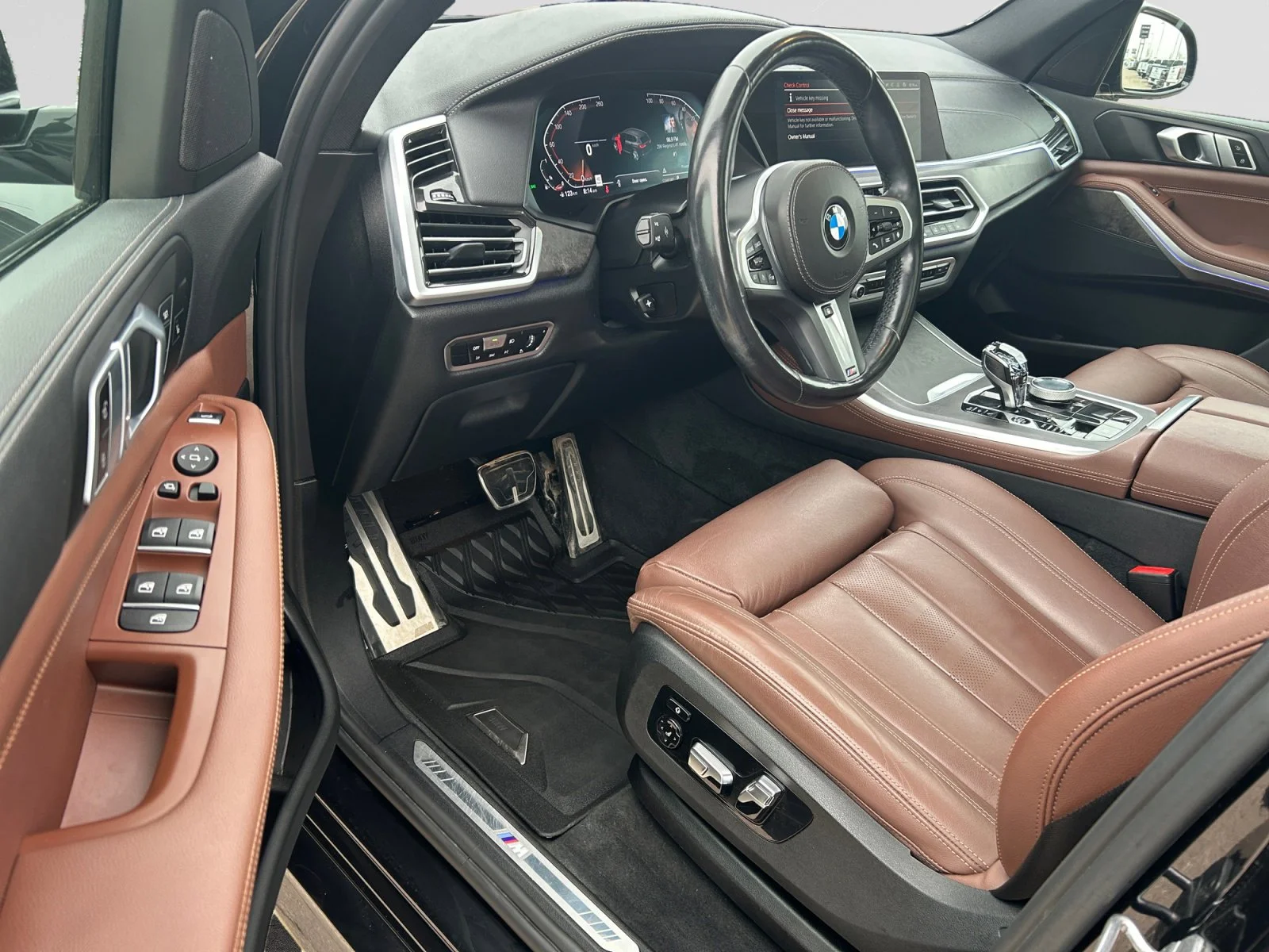 Used 2022 Black BMW xDrive40i image 13