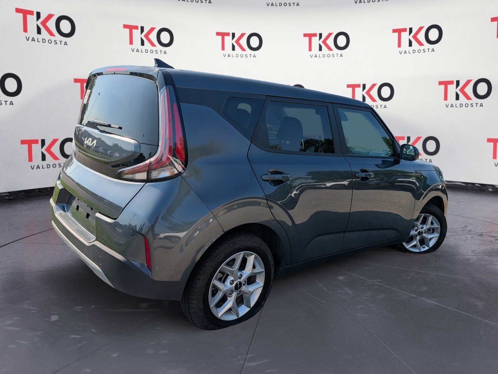 Used 2025  Kia LX image 2