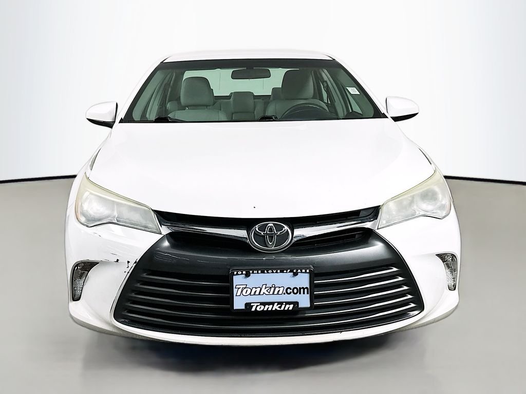 Used 2015 Super White Toyota LE image 3