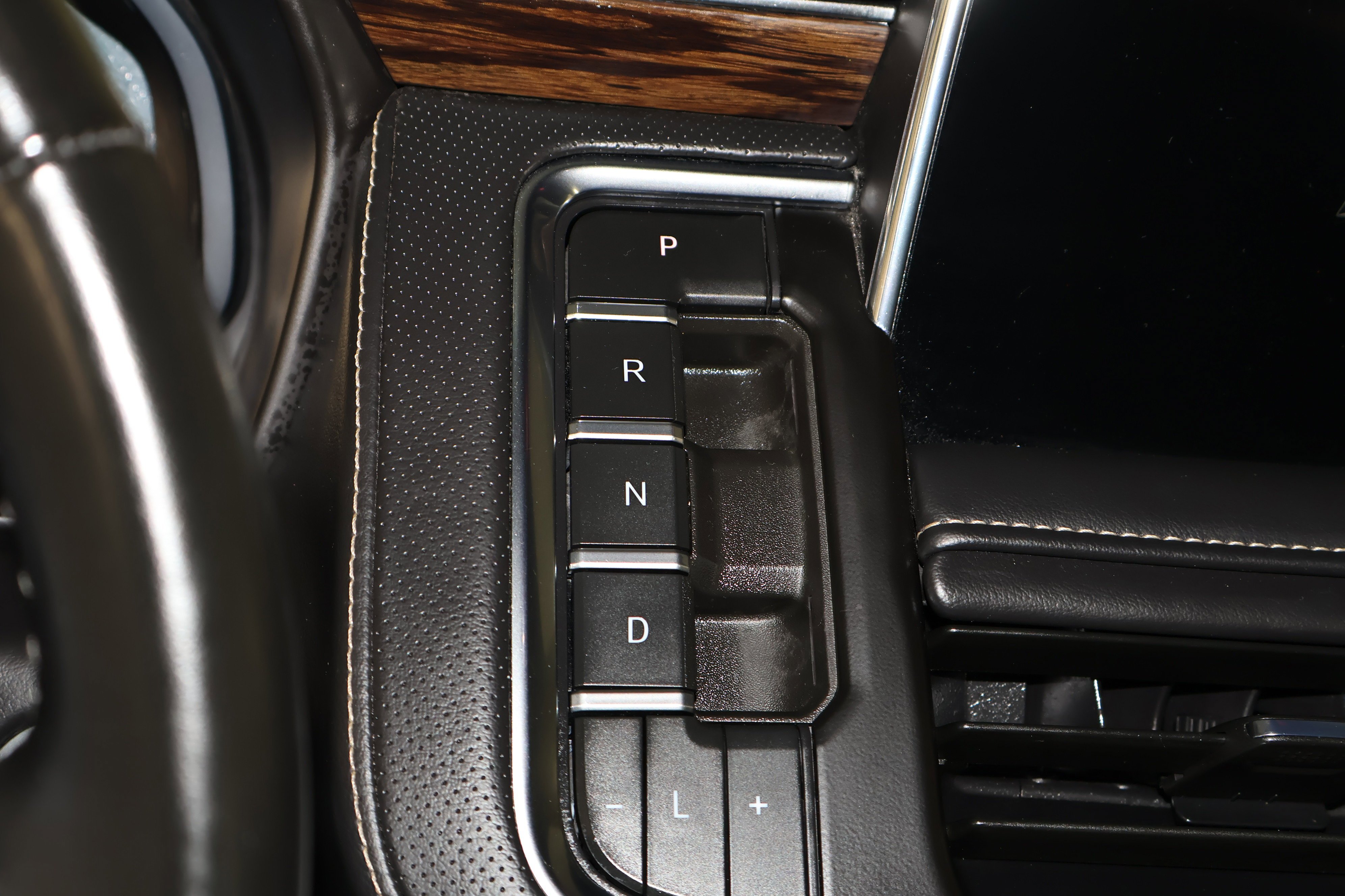 2024 Chevrolet Tahoe Premier - Photo 26