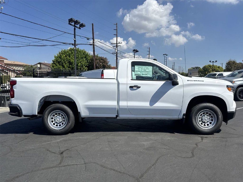 New 2026 Summit White Chevrolet WT image 4