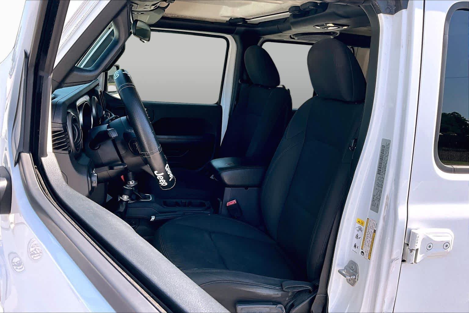 Used 2019 Bright White Clearcoat Jeep Sport S image 7