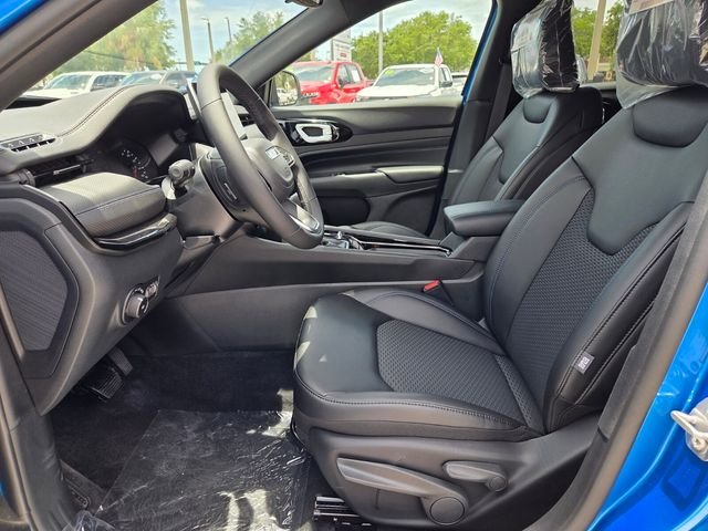 New 2026 Hydro Blue Pearlcoat Jeep Latitude image 12