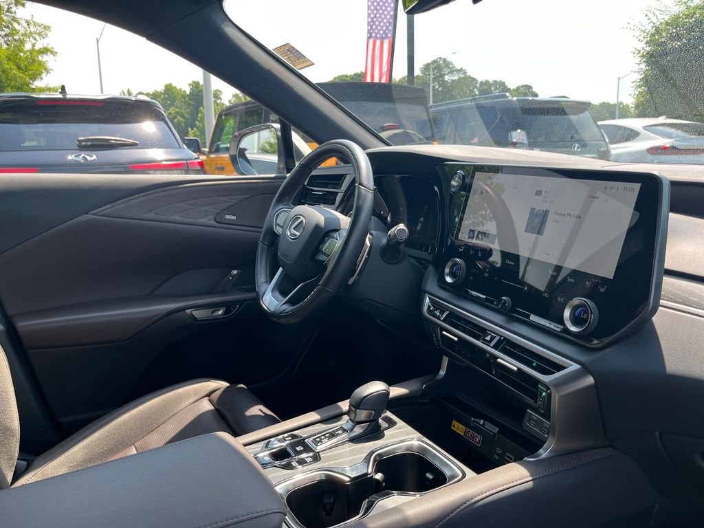 Used 2025 White Lexus 450h+ Luxury image 30