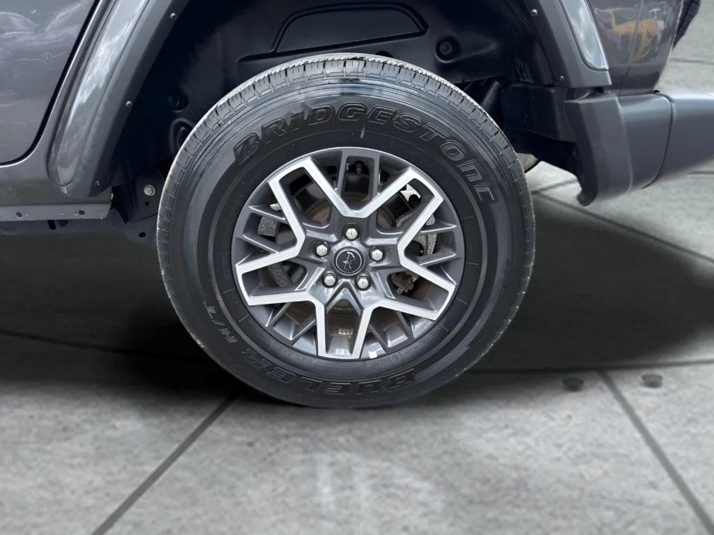 Used 2025 Gray Jeep Sahara image 33